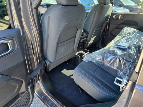 New 2025 Jeep Wrangler Unlimited Sahara w/ Technology Group AWD/4WD image 29