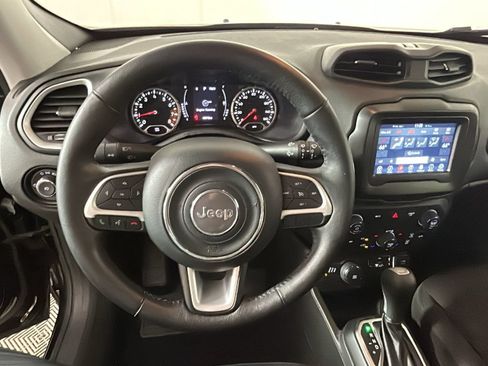 Used 2020 Jeep Renegade Latitude w/ Cold Weather Group AWD/4WD image 17