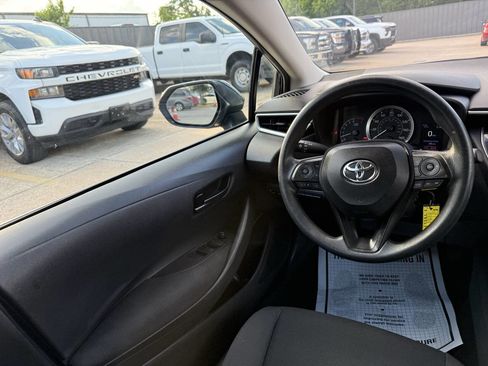 Used 2022 Toyota Corolla LE FWD image 18