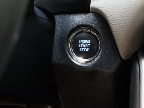 Used 2022 Toyota RAV4 XLE AWD/4WD image 18
