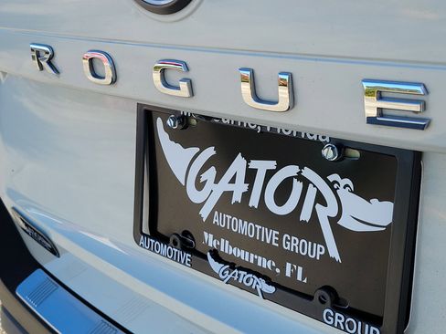 Used 2023 Nissan Rogue SV image 8