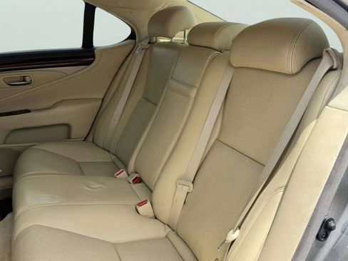 Used 2016 Lexus LS 460 w/ Comfort Package RWD image 39