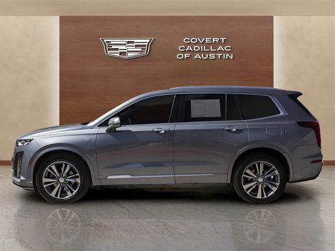 Used 2022 Cadillac XT6 Premium Luxury w/ Technology Package image 2