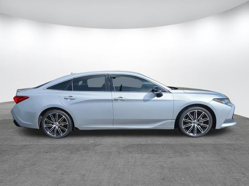 Used 2019 Toyota Avalon XSE image 2