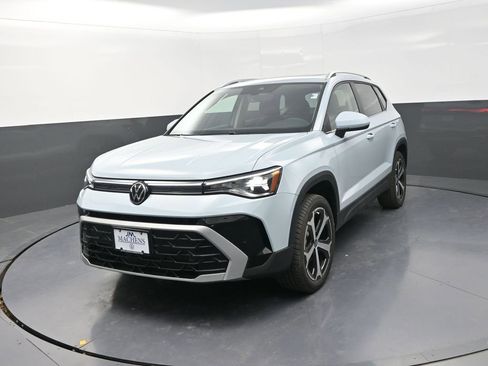 New 2026 Volkswagen Taos SEL image 3