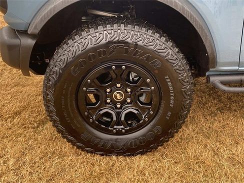 Used 2023 Ford Bronco Wildtrak image 10