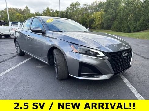 Used 2023 Nissan Altima 2.5 SV image 3