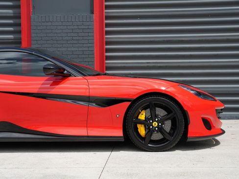 Used 2019 Ferrari Portofino image 5