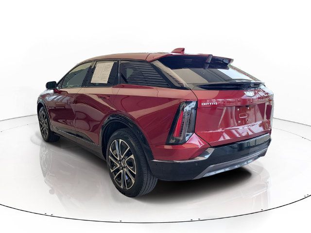 Used 2025 Cadillac Optiq Sport 2 w/ LPO, Floor Liner Package AWD/4WD image 3