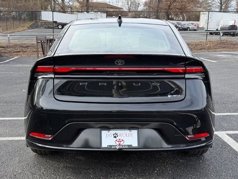 Used 2025 Toyota Prius XLE image 6