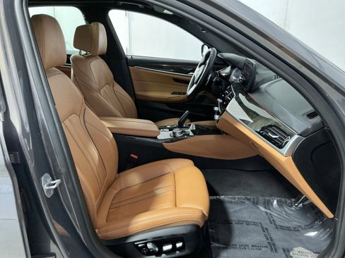 Used 2022 BMW M550i xDrive w/ Dynamic Handling Package AWD/4WD image 27
