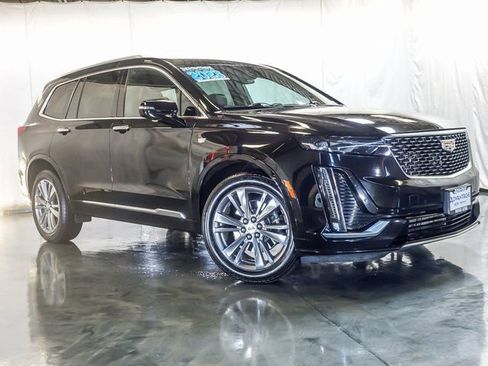 Used 2023 Cadillac XT6 Premium Luxury AWD/4WD image 2