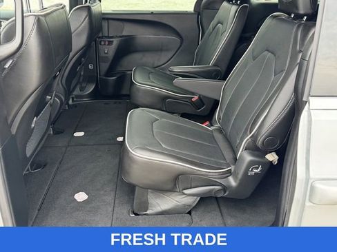 Used 2026 Chrysler Pacifica Limited image 17