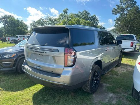 Used 2023 Chevrolet Suburban LT w/ Luxury Package RWD image 4