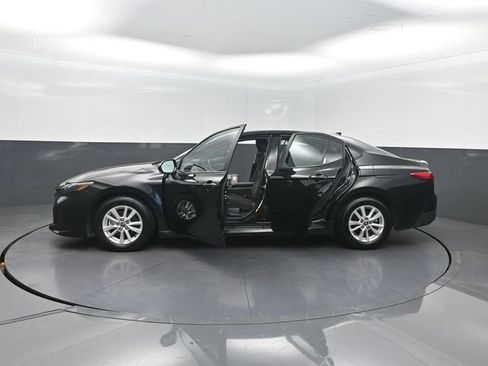 Used 2025 Toyota Camry LE FWD image 37