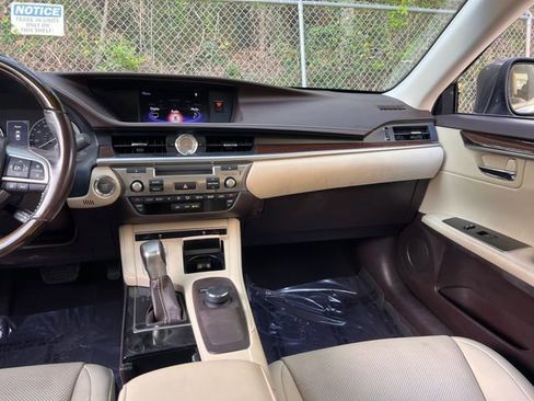 Used 2017 Lexus ES 350 w/ Premium Package FWD image 14