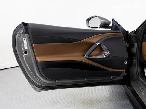 Certified 2022 Ferrari 812 GTS image 7