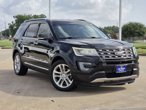 Used 2017 Ford Explorer Limited FWD image 2