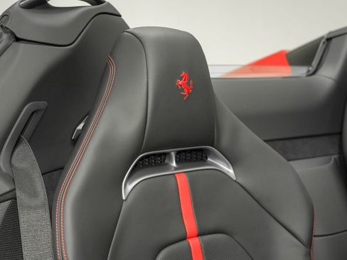 Used 2022 Ferrari SF90 Spider image 38