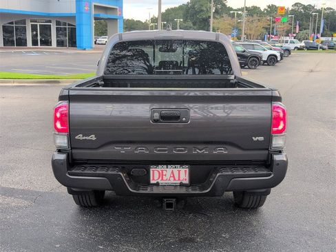 Used 2023 Toyota Tacoma Limited image 4