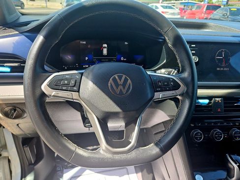 Used 2024 Volkswagen Taos SE image 19