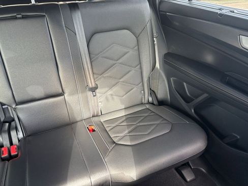 Used 2025 Volkswagen Atlas Cross Sport SE image 34