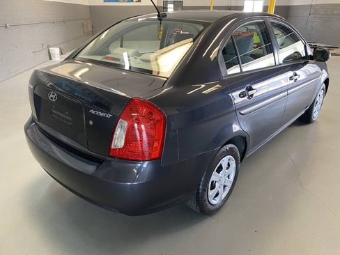 Used 2010 Hyundai Accent GLS FWD image 7