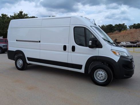 Used 2026 RAM ProMaster 2500 w/ Convenience Group FWD image 2