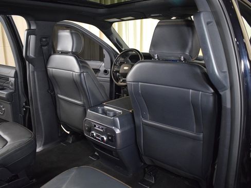 Used 2023 Ford Expedition Platinum image 19