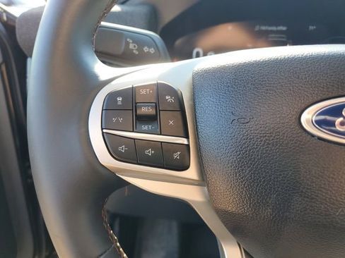 Certified 2025 Ford Explorer Active w/ Active Comfort Package image 18