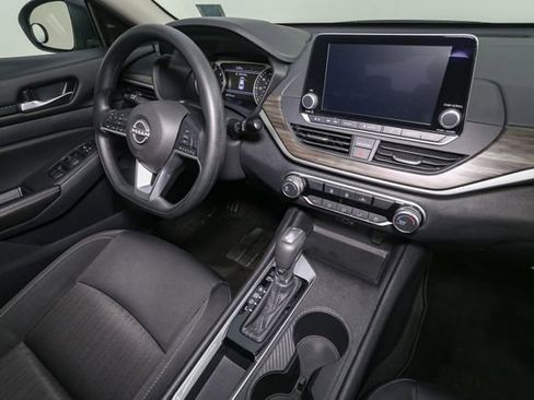 Used 2025 Nissan Altima 2.5 SV image 16