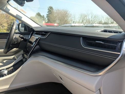 Used 2022 Jeep Grand Cherokee Overland w/ Luxury Tech Group IV image 35