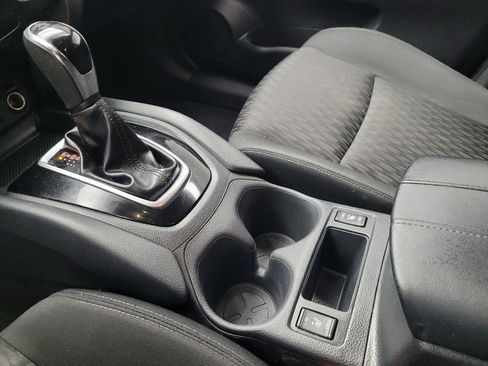 Used 2018 Nissan Rogue SV image 26