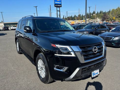 Used 2021 Nissan Armada SV image 3