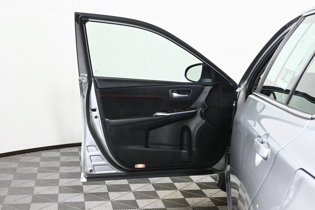 Used 2016 Toyota Camry XSE w/ Moonroof Package FWD image 28