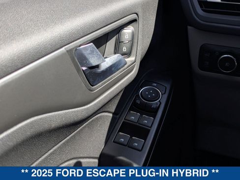 New 2025 Ford Escape SE image 25