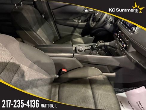 Certified 2025 Nissan Rogue SV image 30