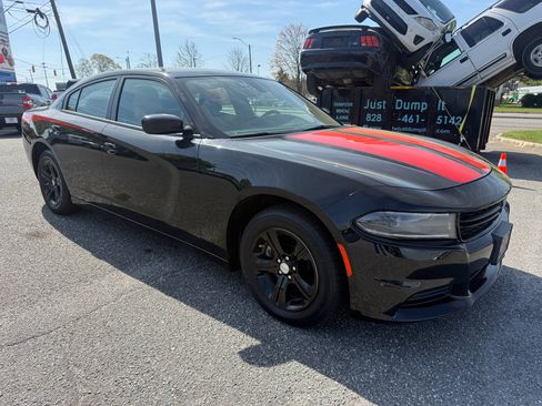 Used 2022 Dodge Charger SXT image 3