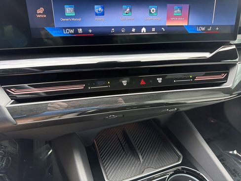Certified 2024 BMW 530i w/ Convenience Package RWD image 31