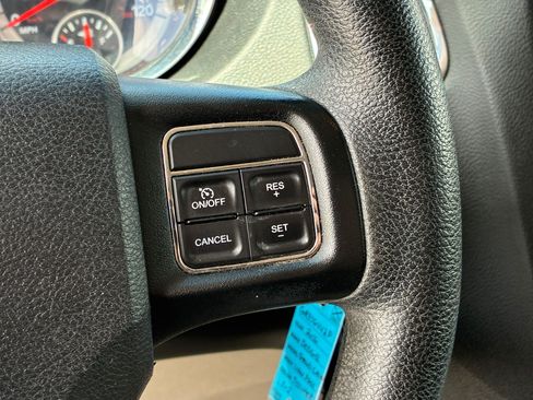 Used 2016 Dodge Grand Caravan SXT FWD image 2