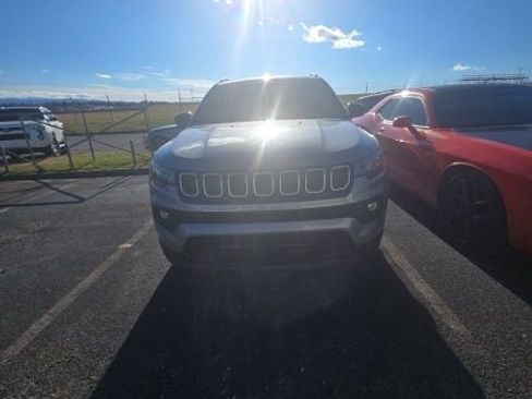 Used 2022 Jeep Compass Latitude image 10