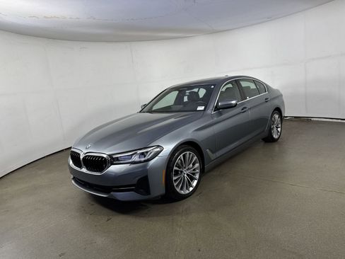 Used 2022 BMW 540i xDrive w/ Premium Package image 2