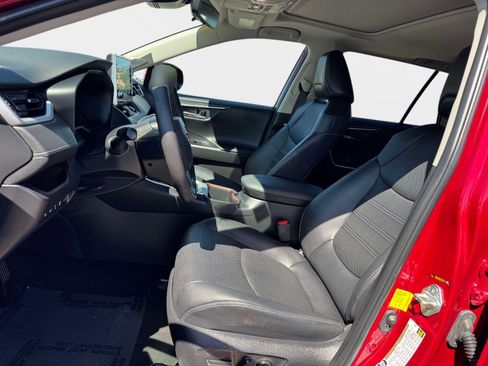 Certified 2022 Toyota RAV4 Limited AWD/4WD image 11