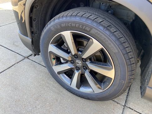 Used 2025 Honda Pilot Touring image 25