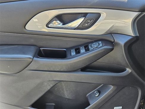 Used 2020 Chevrolet Traverse LT w/ LT Premium Package image 32
