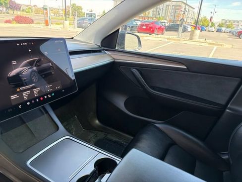 Used 2024 Tesla Model Y Long Range AWD/4WD image 24