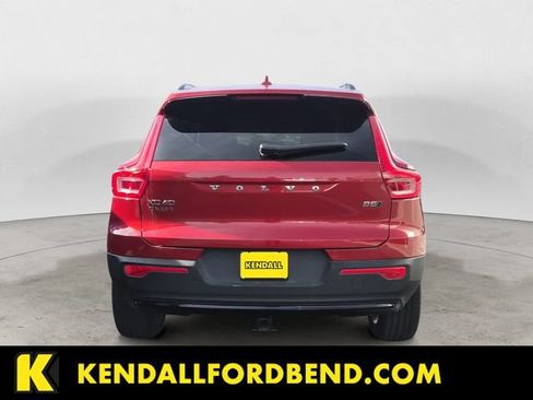 Used 2025 Volvo XC40 B5 Plus w/ Protection Package Premier AWD/4WD image 4