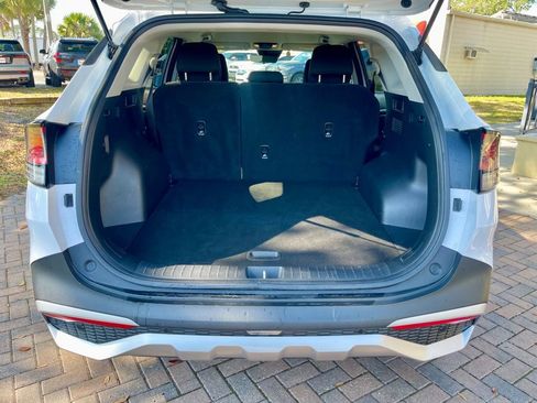 Used 2025 Kia Sportage LX image 5