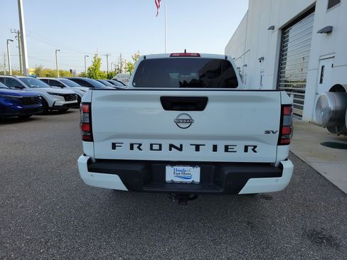 Used 2022 Nissan Frontier SV w/ Technology Package RWD image 5