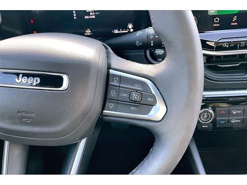 Used 2025 Jeep Compass Limited w/ High Altitude Package image 25